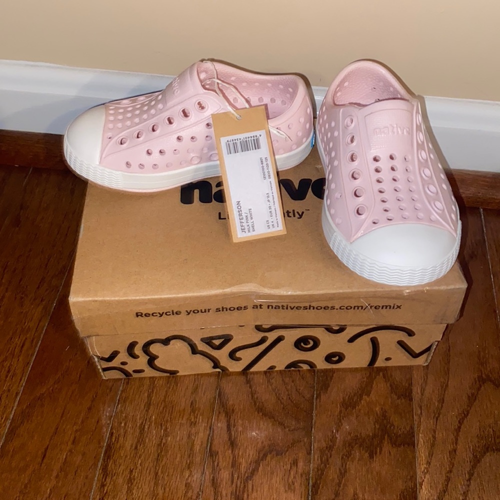 Native pink Jefferson shoes size C5